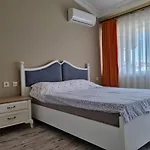 Eski lara merkezde deniz manzaralı daire