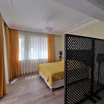 Eski lara merkezde deniz manzaralı daire