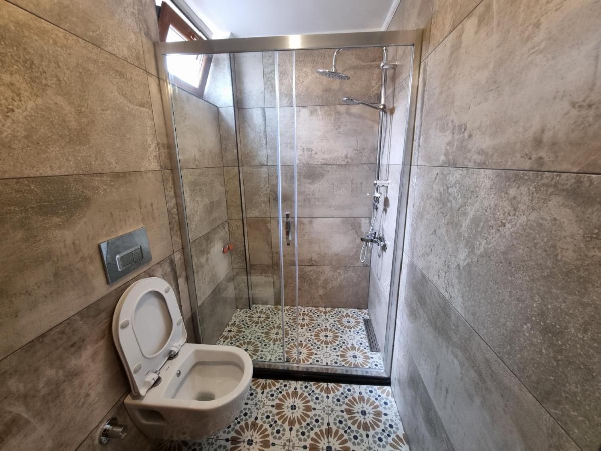 Daire Eski Lara Merkezde Deniz Manzaralı Daire