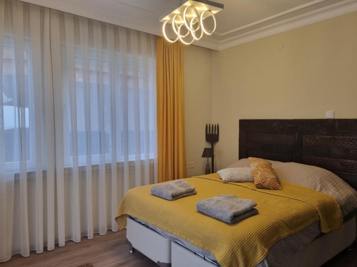 Daire Eski Lara Merkezde Deniz Manzaralı Daire Antalya