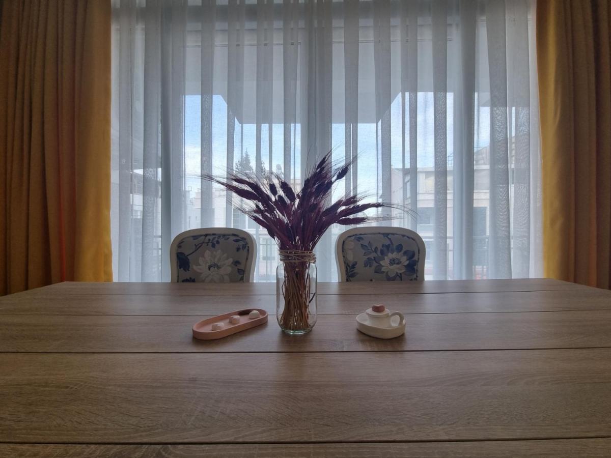 Daire Eski Lara Merkezde Deniz Manzaralı Daire